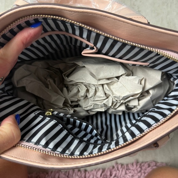 Pink Satchel purse with Double Handles and Gold heart Emblem - Picture 7 of 11